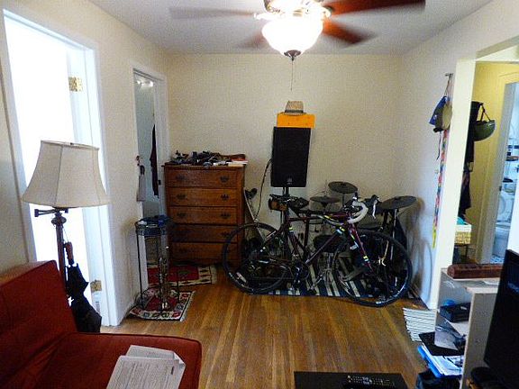 4th image of 2067 33rd St
