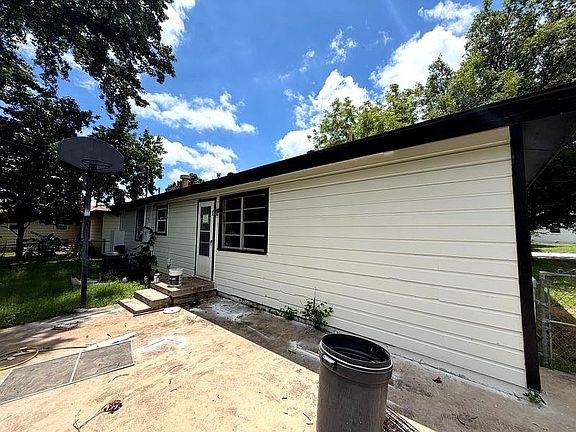 2nd image of 780 Betty Ln