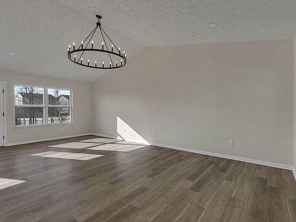 3rd image of 6575 Cloverlawn Cir