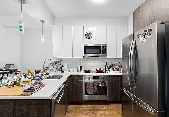 3rd image of 806 Dekalb Ave Unit 3B