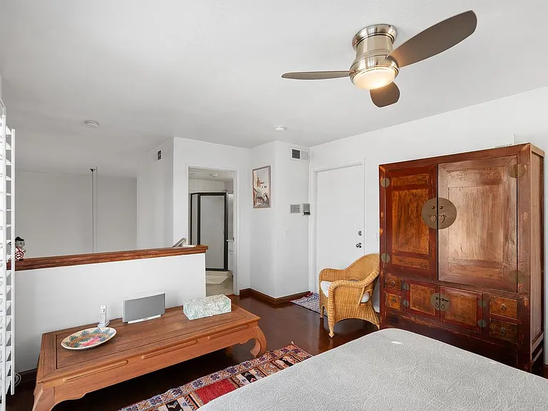 Upstairs guest bedroom