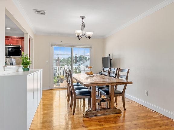 5th image of 2486 Inglewood St
