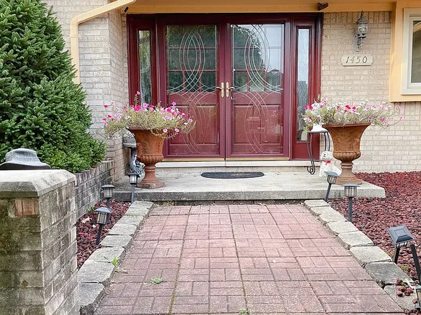 1450 Durand Dr, Troy, MI 48098