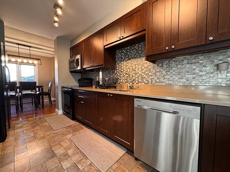 19 Dalzell Ave — Photo 6