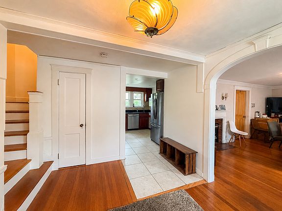 5th image of 85 Fairbanks St