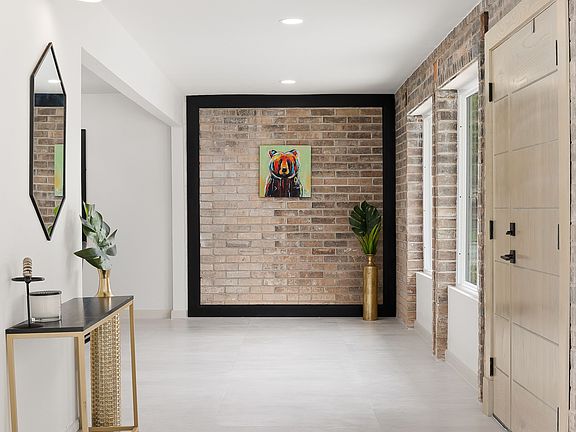3rd image of 2202 Robyn Ln