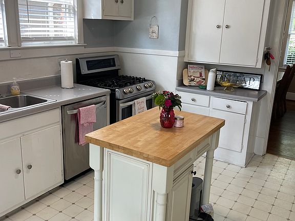 2nd image of 2815 W Linden Ave