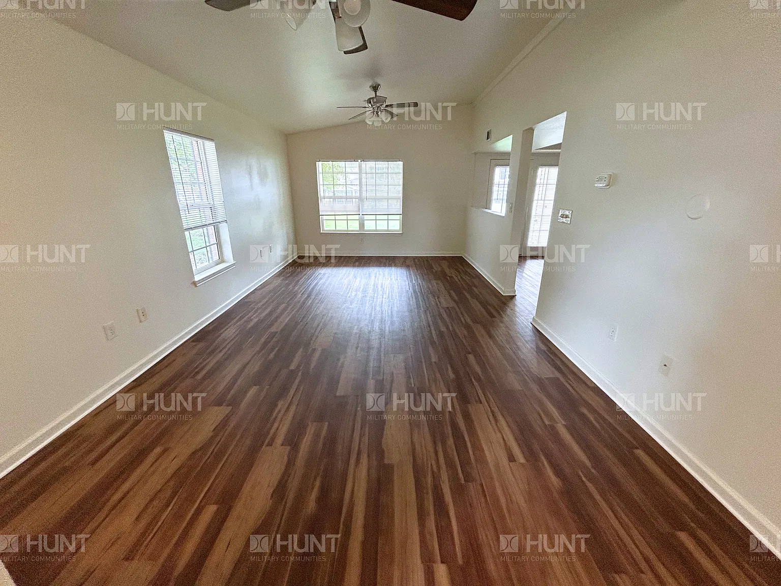 4 bed, 2.5 bath, 1950 sqft, $1,865 — Photo 2