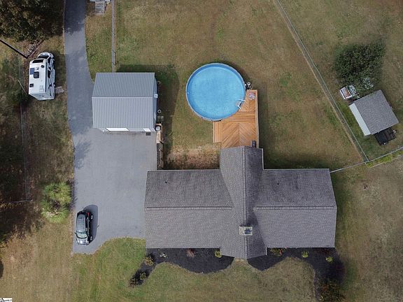 2nd image of 3205 Cedar Springs Dr