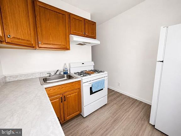 5th image of 2536 S Fairhill St