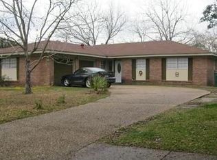 1112 Bristol Blvd, Ocean Springs, MS 39564