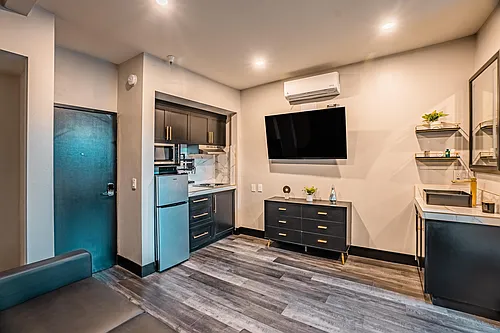 421 E St #24 Photo 1