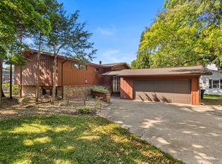 105 Lone Beech Rd, Monticello, IL 61856