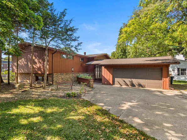 105 Lone Beech Rd, Monticello, IL 61856