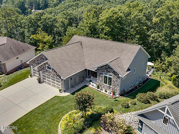4th image of 204 Osage Pl