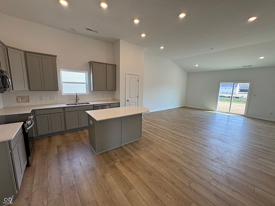 2nd image of 8116 Clary Ln