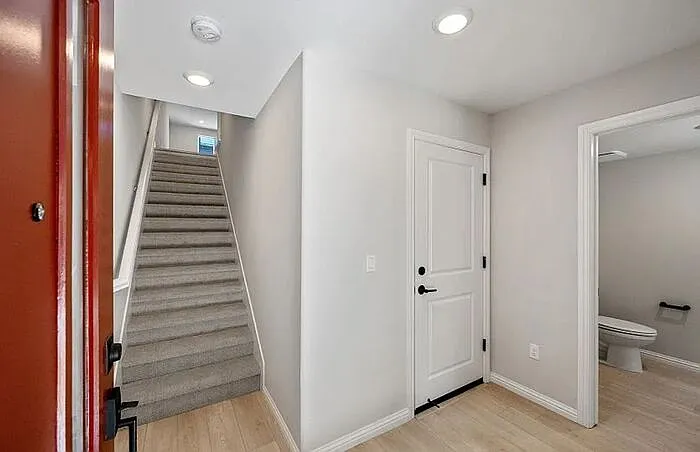 125 Waters Park Cir — Photo 3