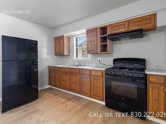2nd image of 3831 Morales St