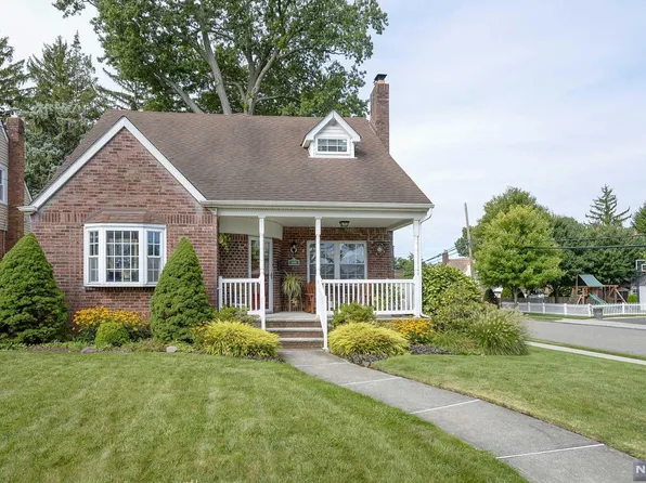 1-42 35th St, Fair Lawn, NJ 07410