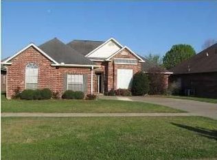 201 Huckleberry Dr, Lafayette, LA 70508