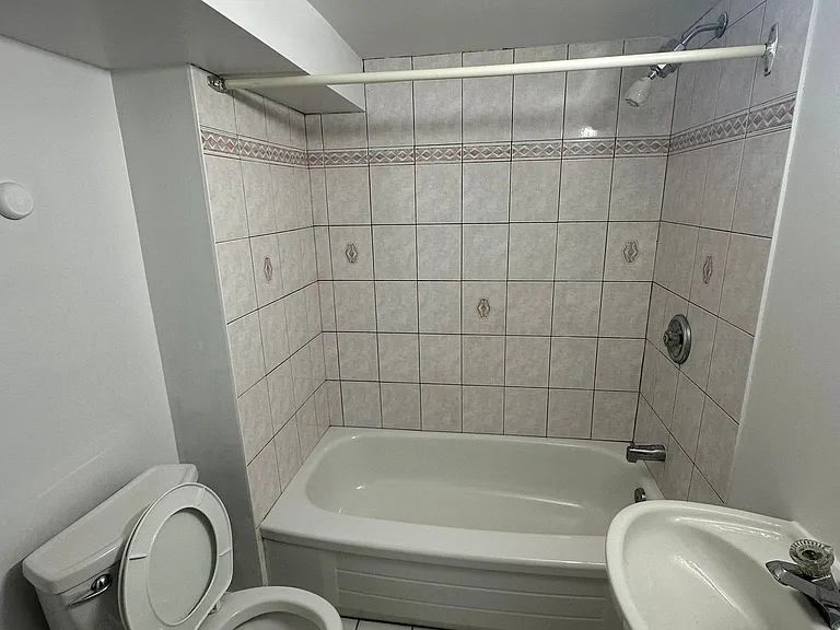 20 Twin Pauls Cres #LOWER — Photo 7