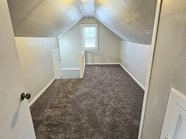 867 Farnham Ave — Photo 29