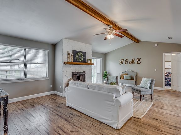 5th image of 1590 Twin Oak Dr E