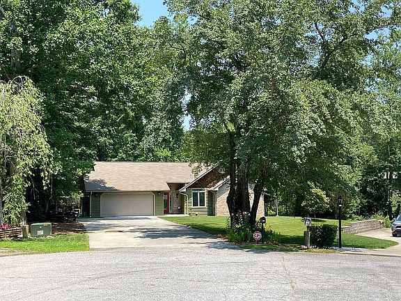 2nd image of 118 Mountain Pl