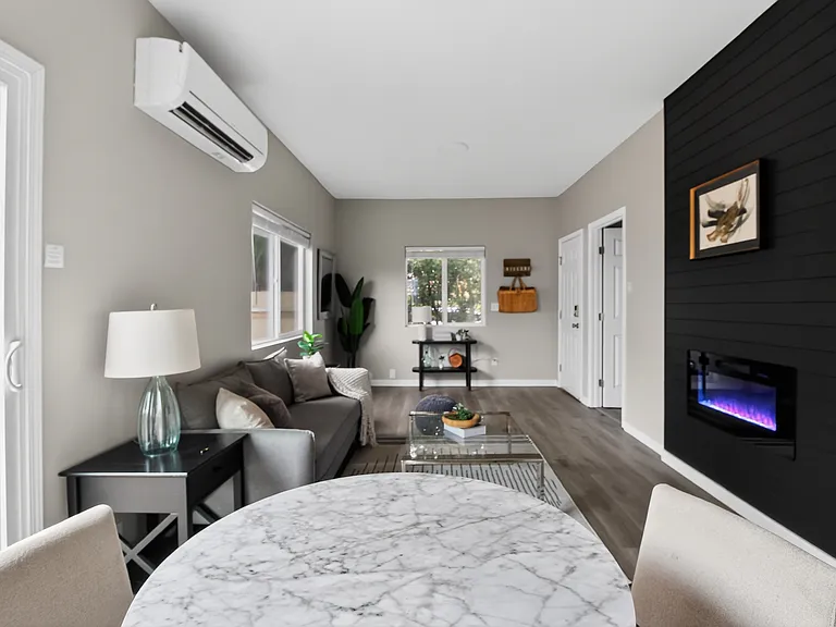 2415 Cedar St — Photo 8