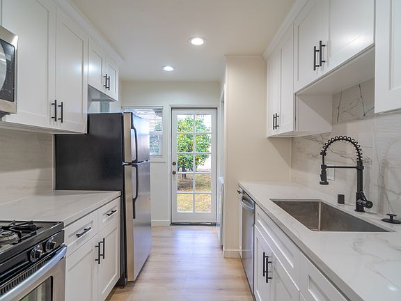 5th image of 4382 38th St