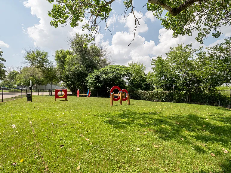 Crossings at Irving Apartments — Photo 8
