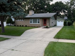 1029 E Liberty Dr, Wheaton, IL 60187