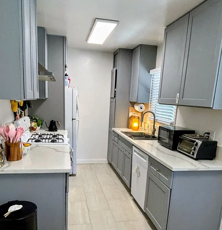 Photo 2 of 18 - 10737 Francis Pl #10739 - Los Angeles, CA Building Photo - 10737 Francis Pl #10739
