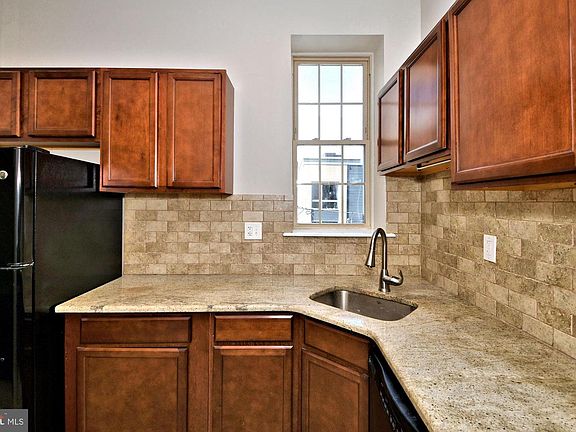 5th image of 1325 N Franklin St #4D