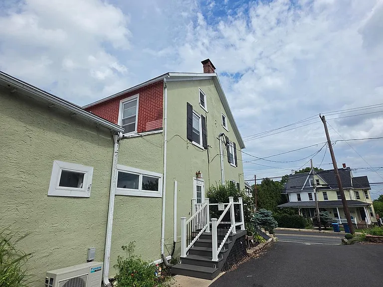 254 N Main St — Photo 2