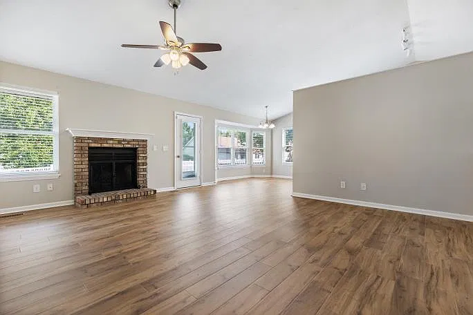 3 bed, 1436 sqft, $2,550 — Photo 3