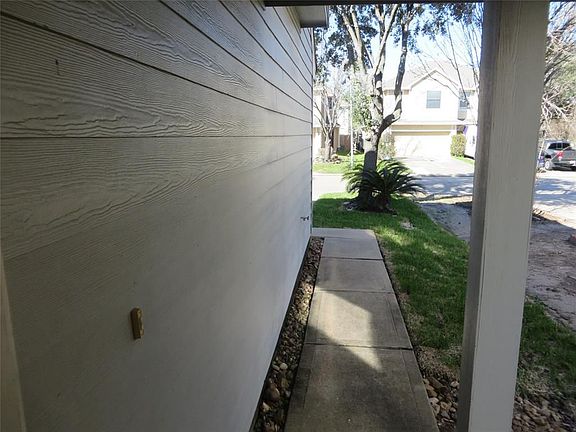 2nd image of 16815 Bellmoor Ln