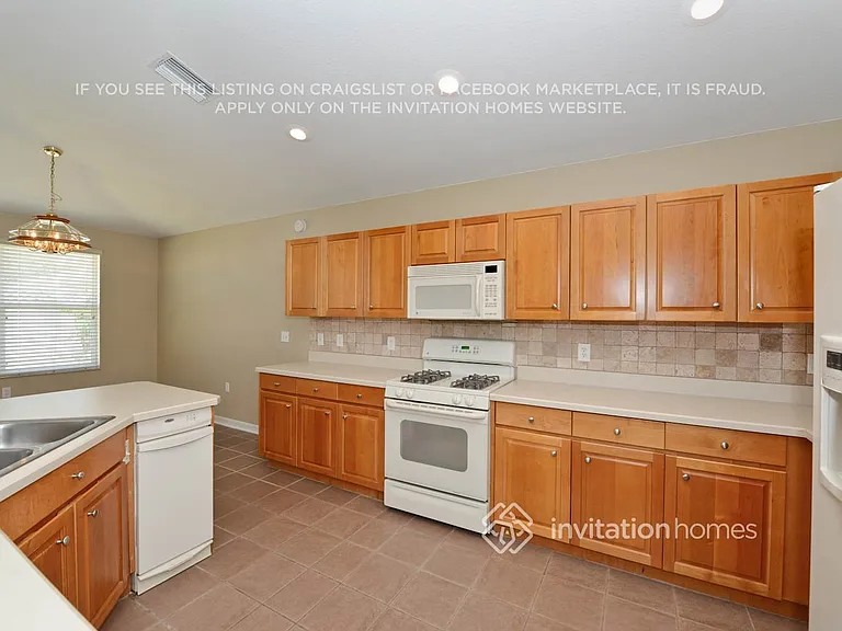 4438 Beaumaris Dr — Photo 5