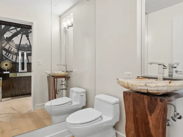 207 East 57th Street image 10 of 18