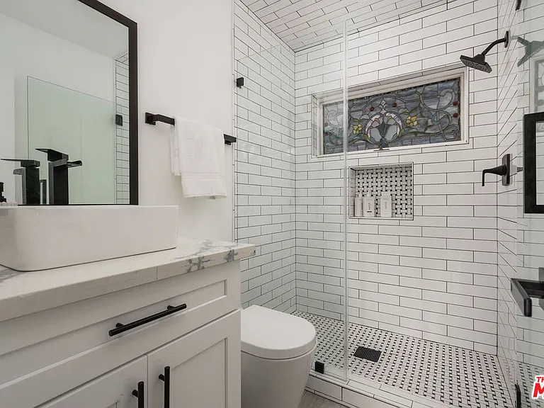 1044 Waterbury Ln — Photo 33
