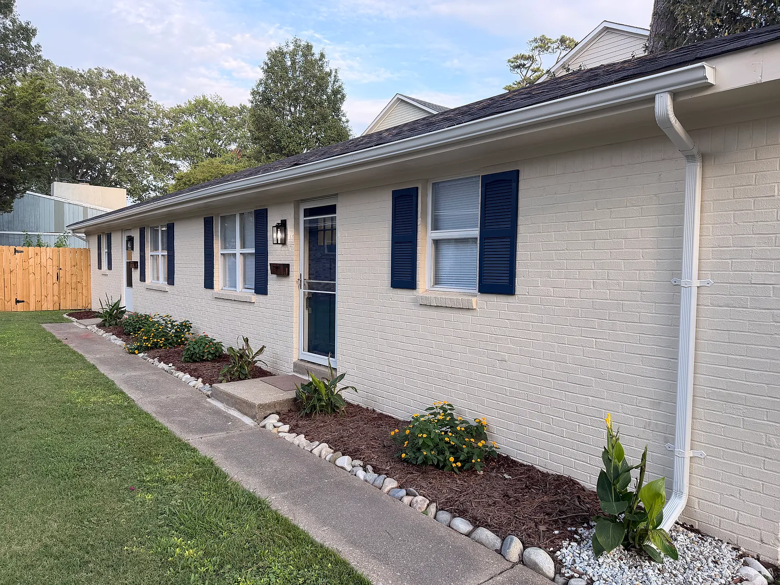 1207 Cypress Ave — Photo 3
