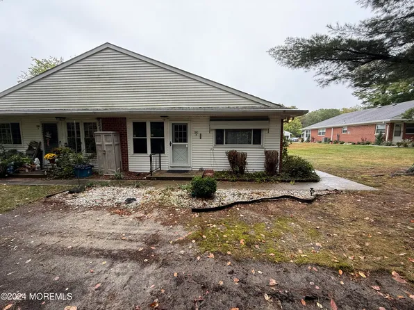 390d Fairway Lane, Manchester, NJ 08759