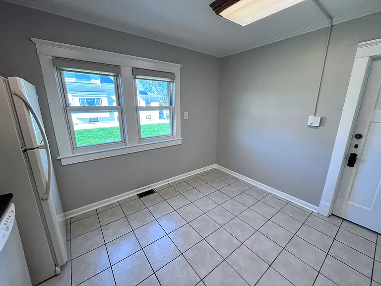 85 Royal Pkwy W — Photo 14