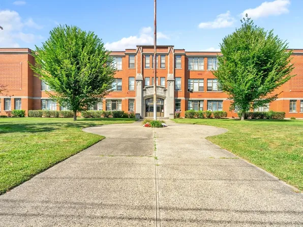 90 McKinstry Ave APT 305, Chicopee, MA 01013