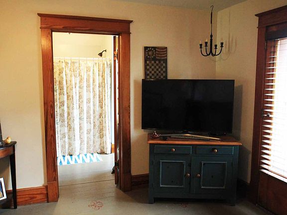 3rd image of 506 S Oxford Ave