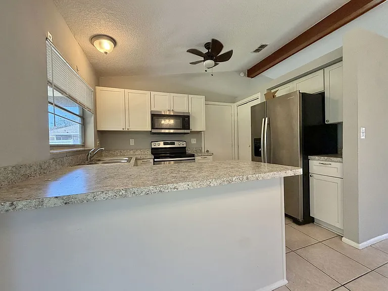 12258 Foothill St — Photo 8
