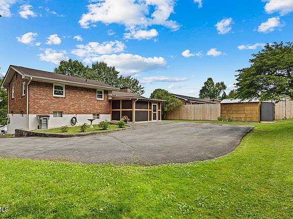 8th image of 441 Merriwood Dr