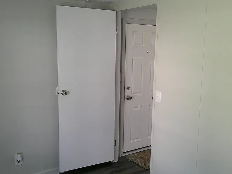 103 Eastport Ln — Photo 8