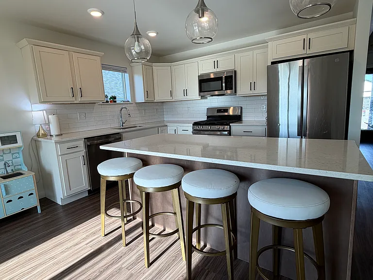 84 Huntington Dr — Photo 5