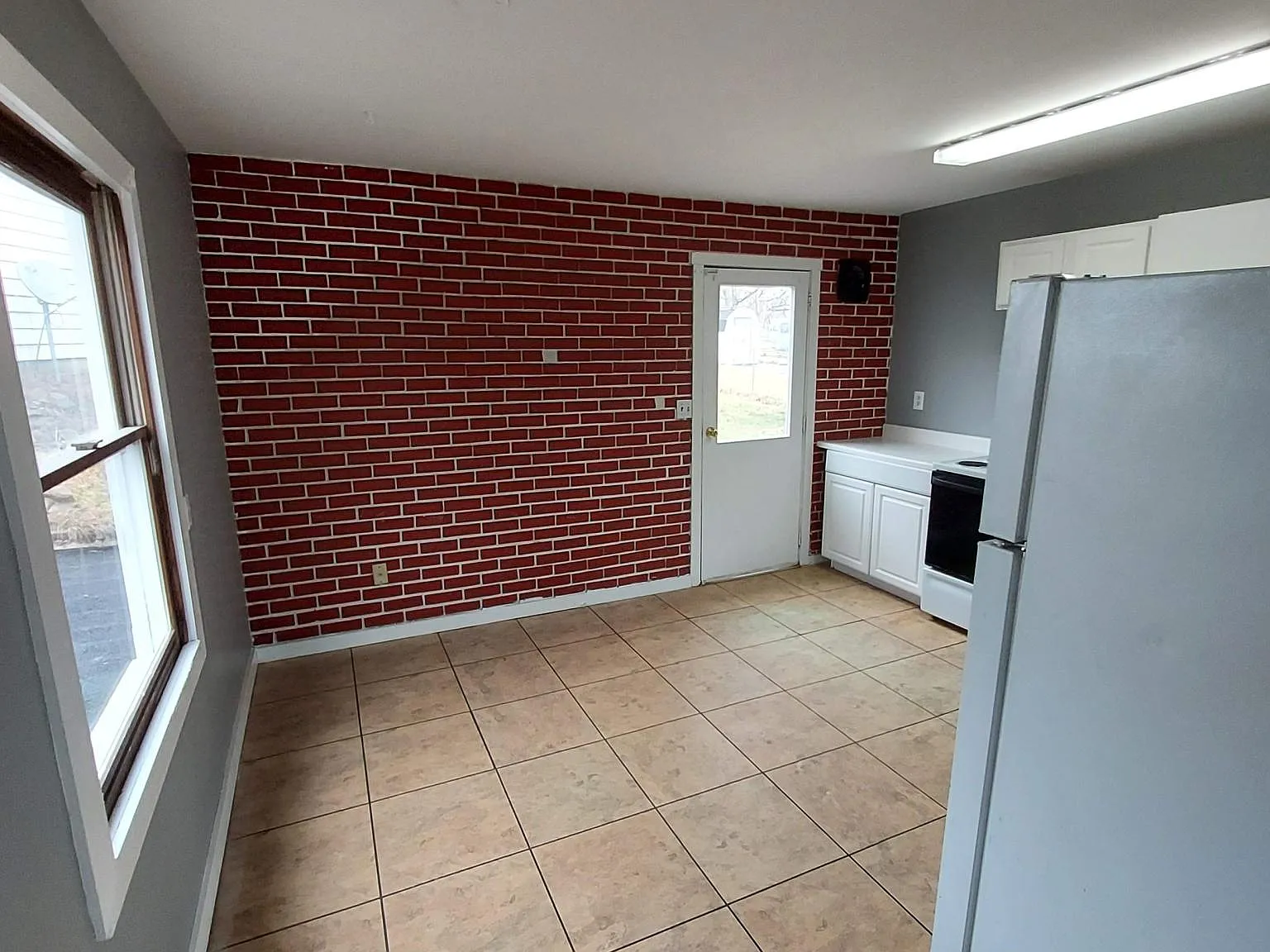 3 bed, 925 sqft, $1,800 — Photo 3